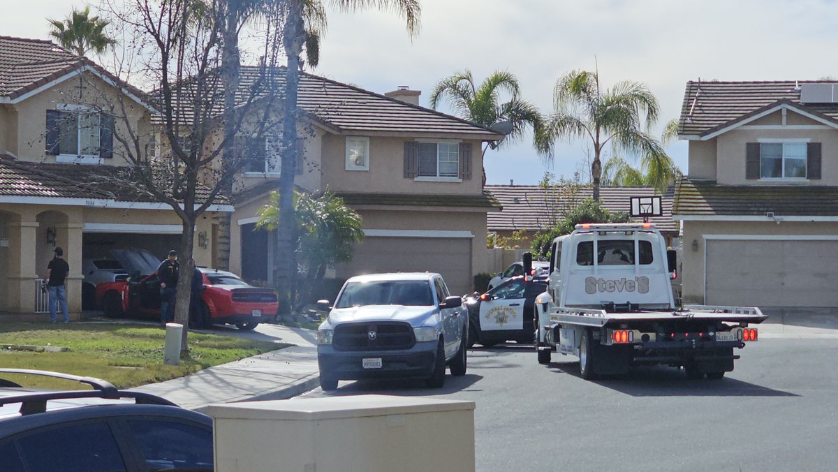 engineco16's tweet image. @CHPInland busting one of my neighbors, thought I heard sirens coming towards my street a bit ago. This house is owned by a fire captain and these people are squatters. These are the same ones that were firing fireworks into the sky on the 4th. #StolenVehicles