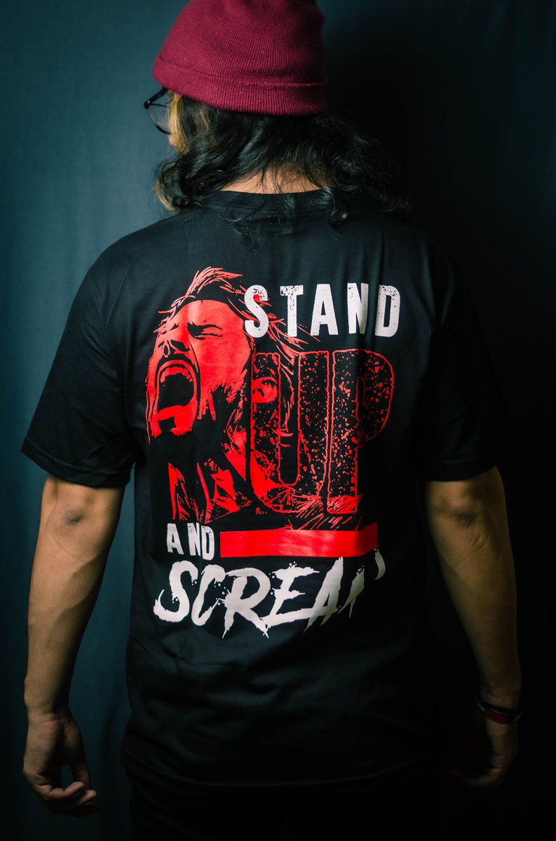 Merch disponível em nossa loja online. A camiseta Stand Up and Scream faz parte da coleção de 2023/2024. Design por Carlos Fides📸 Lucas Akira
Merch available on our official online store. Brazil only, for now!