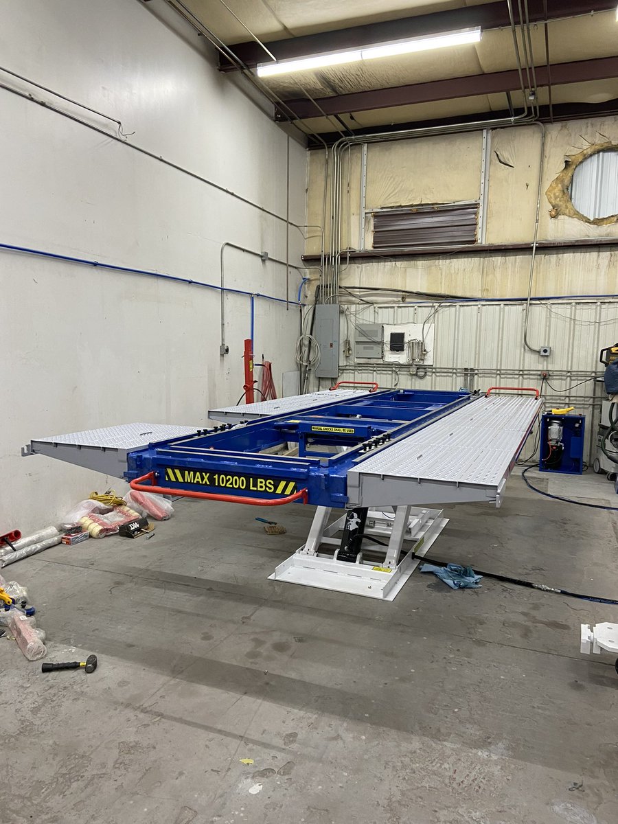 LombardEqpt's tweet image. Earlier in the week Matthew and Scott were over at Classic Collision in Mooresville, NC installing their new Chisum frame machine. 

#lombardequipment #chisum_usa #framemachine #CollisionRepair #AutoBodyShop #classiccollision