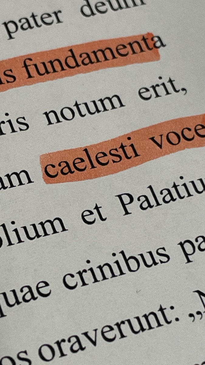 Linange22's tweet photo. even studying can be CELESTIAL https://t.co/tTZZHUxVKw