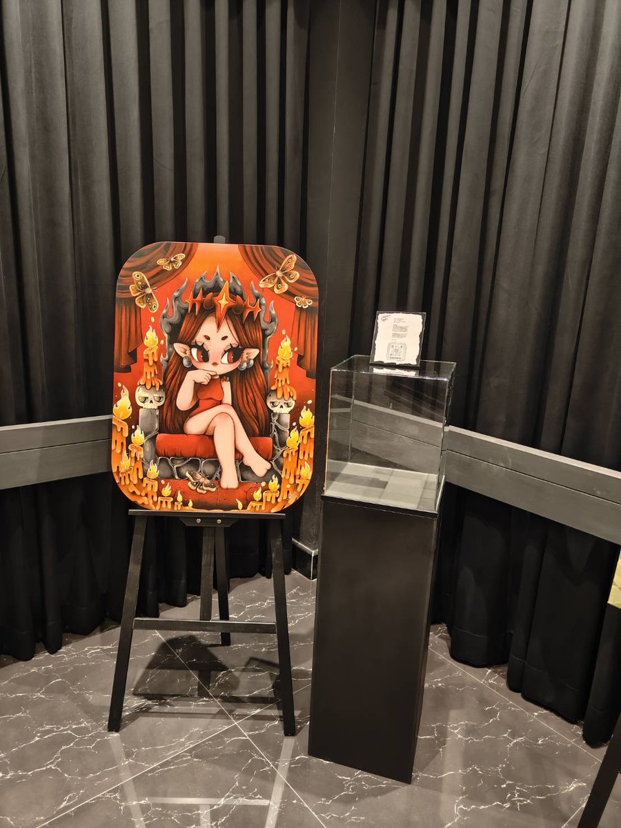 เปิดงาน 16.00 น. นะคะ
📍 Liberty art gallery 
ใกล้โรงแรม ชาโต เดอ สุขุมวิท56

เจอกันงับ 👑
🫶🏻🫶🏻🫶🏻🫶🏻🫶🏻

แท่นข้างๆ มีอาร์ตทอย
ของเราวางโชว์ด้วยจ้า 😁🤣