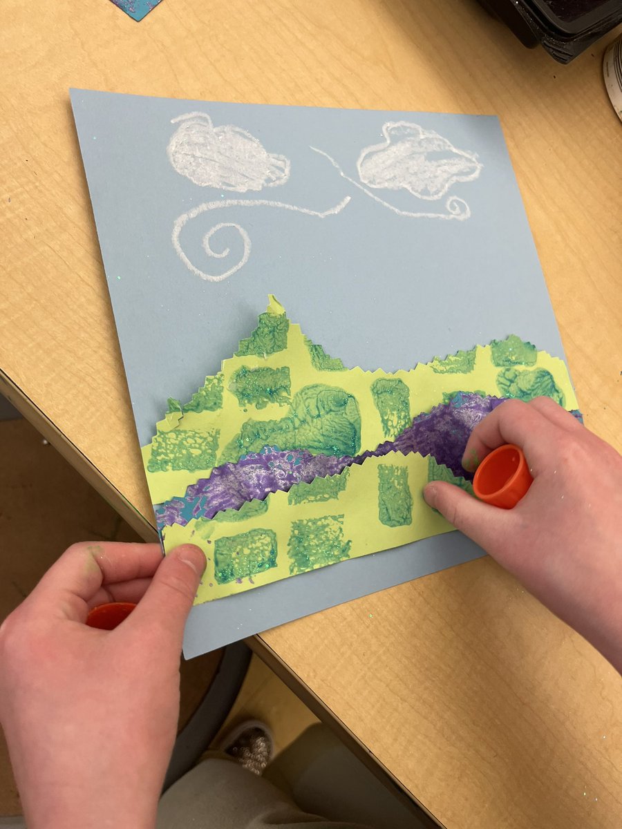 EMKArtists's tweet image. Second grade artists at EMK learned about Chilean and Peruvian “arpillera” landscapes and created their own using texture and printing techniques! #EMKPride #EastWindsorRegionalSchools #studentart