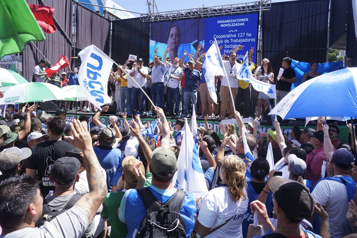 Tenemos un presidente que extorsiona, miente y descalifica al que piensa distinto. Nos está empobreciendo aún más sin ningún pudor ni sensibilidad. El único camino es la organización y la lucha en unidad!