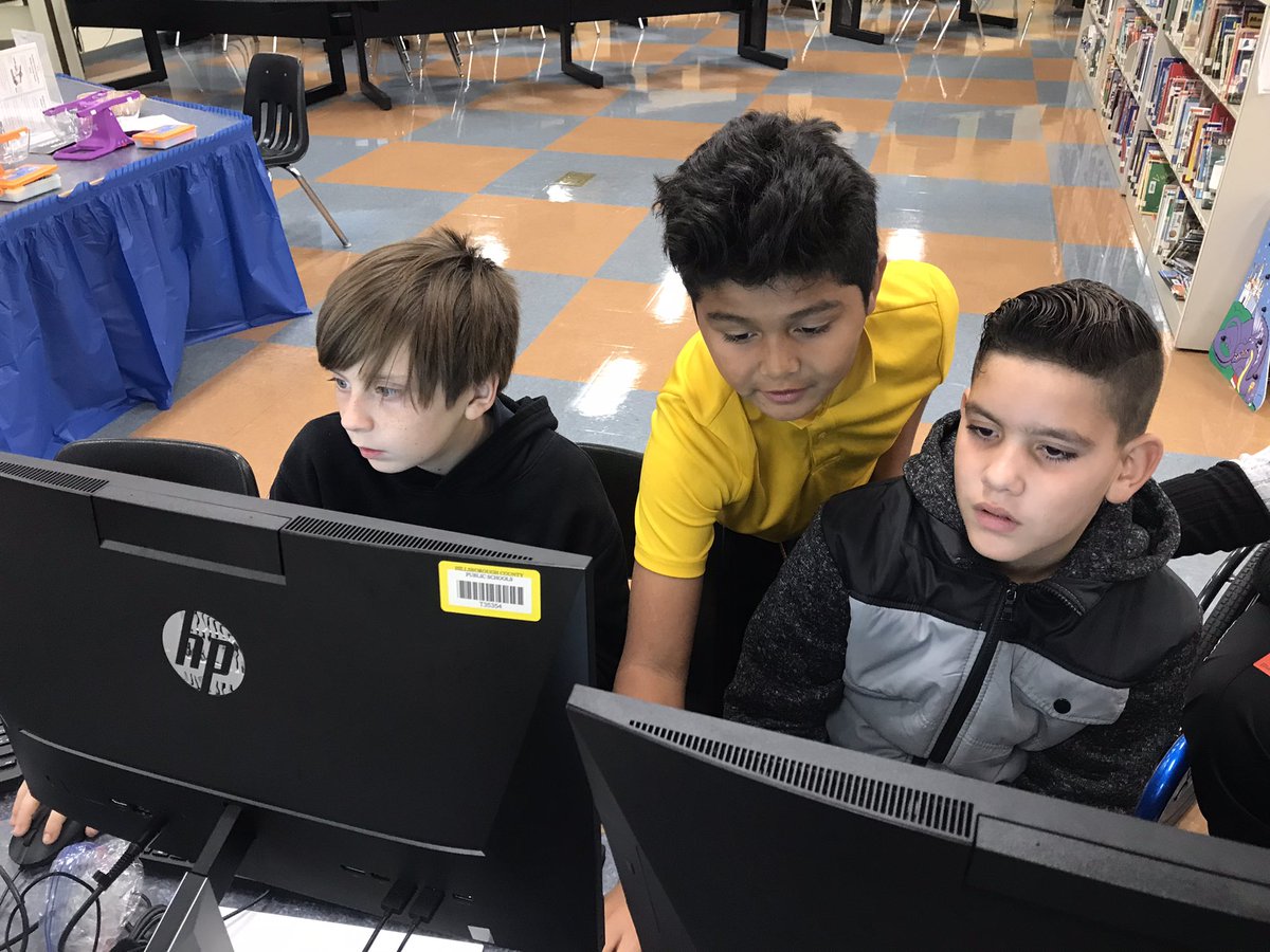 amycrithfield's tweet photo. Tinkering with beginning stages of 3D design &amp; 3D printing on TinkerCad @HCPSDavisES  @hubofschool https://t.co/cy0s54V8vc