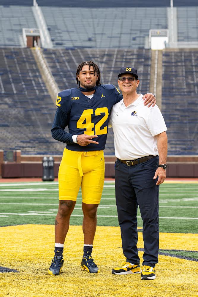 🫱🏽‍🫲🏾🫡