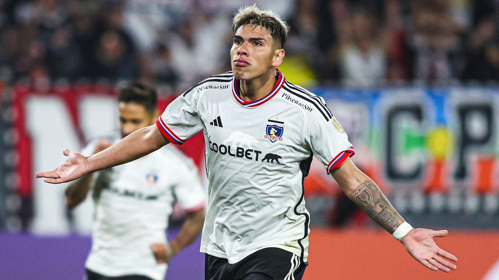 Carlos Palacios lidera a Colo Colo en triunfo clave ante Ñublense.