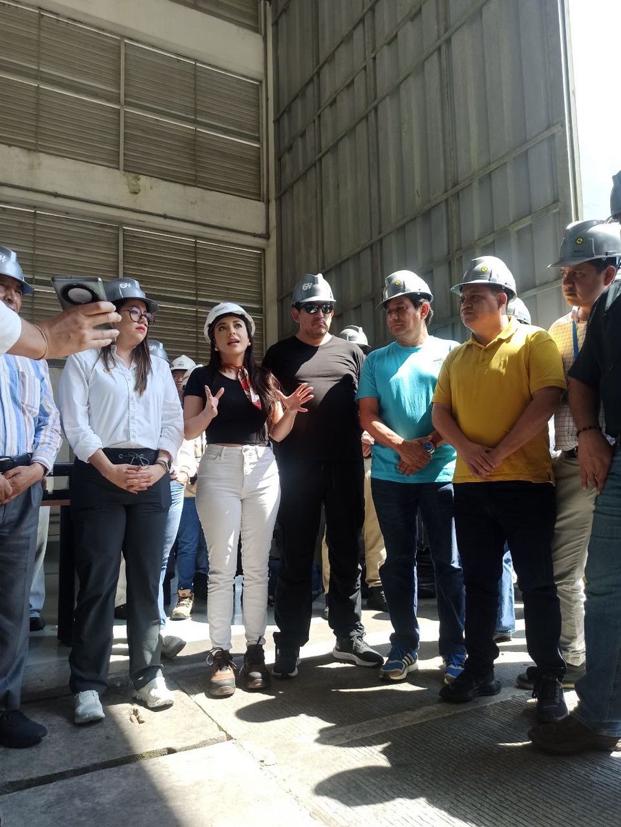 pameaguirre1's tweet image. 📍 EN TERRITORIO| Llegamos a #CocaCodoSinclair, el proyecto hidroeléctrico más grande del país, que proporciona más del 26% de generación eléctrica al Ecuador.💡
Ecuador sin Coca Codo tendría #Apagones permanentes de 8 y 9 horas de racionamiento. Estamos aquí para conocer la…