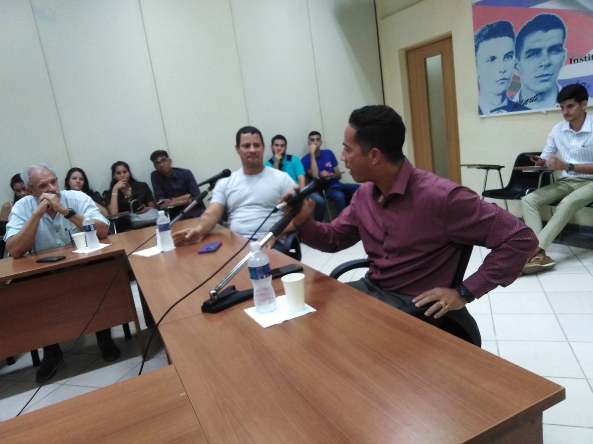 Imágenes del "Debatazo" con Ernesto Cordoví e Israel Rojas en el Teatro del <a href="/ISRICuba/">ISRI Cuba</a>.

La <a href="/UjcMinrex/">UJC Minrex</a> de la <a href="/CubaMINREX/">Cancillería de Cuba</a>, junto a la <a href="/FEUdeISRI/">Feu del ISRI</a> y la <a href="/IsriUjc/">UJC-ISRI Oficial</a> debaten sobre las redes sociales en el contexto actual.

#OrgulloISRI
#DeLaTallaDeRoa
#CubaHonra
#CubaporlaViva