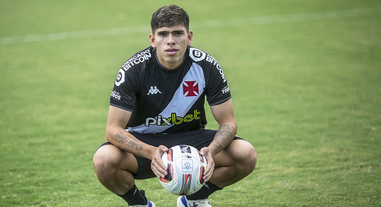 🚨Carlos Palacios jogará no Boca Juniors.  

Vasco tem 50% do Atleta.

🗣️<a href="/Tato_Aguilera/">Leandro Aguilera</a>