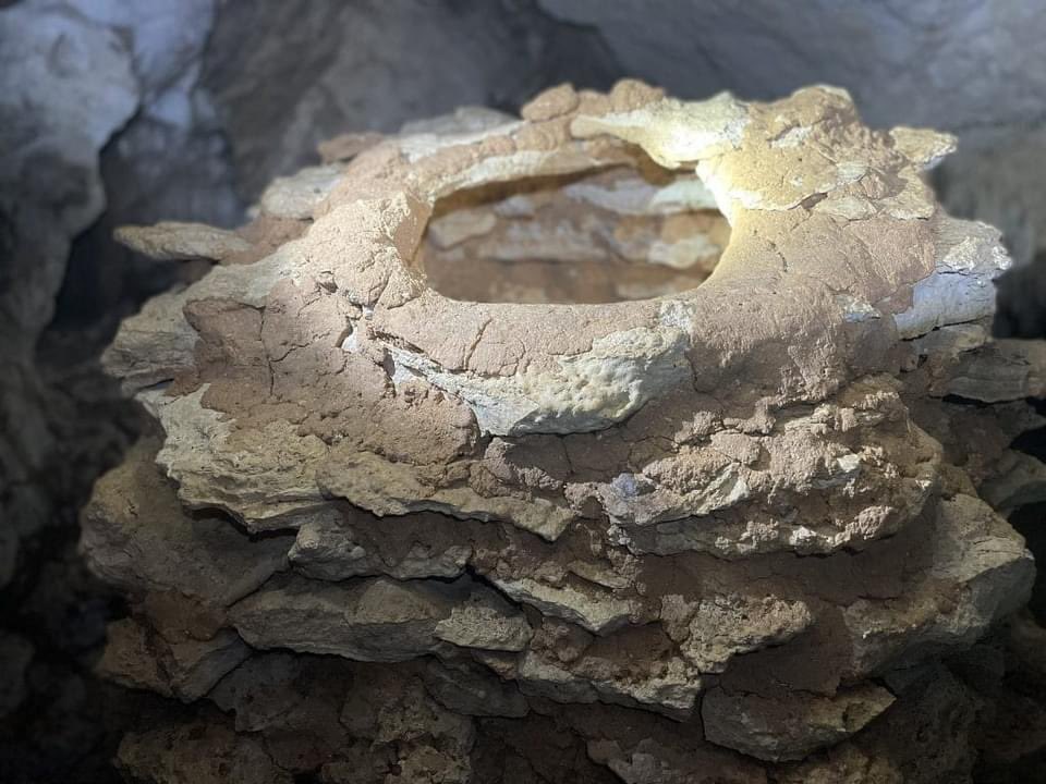 gchristy65's tweet image. Esta era la cueva llamada, “El Escondrijo”.
Entrada vertical y con vestigios arqueológicos.
Podría haber sido un granero o para guardar objetos ceremoniales.
El mal llamado @TrenMayaMX lo sepultó.
@dprieto_ y @lopezobrador_ mintieron.
@OscarReboraQRoo

quintafuerza.mx/quintana-roo/p…