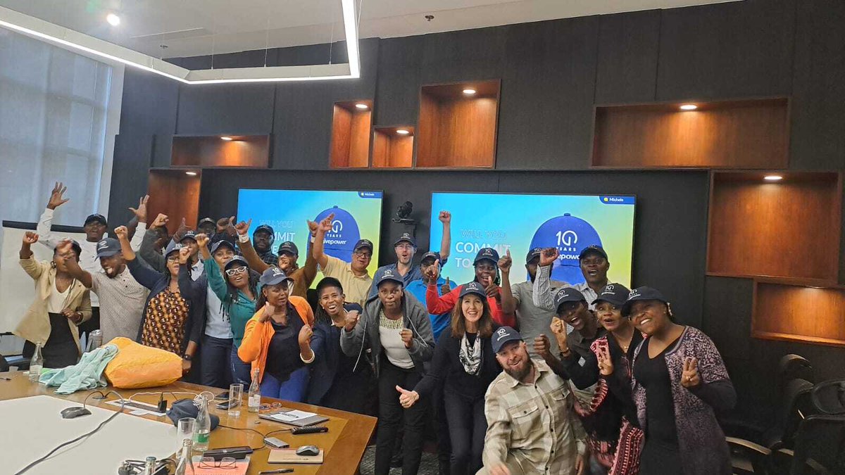 GivePowerFdn's tweet image. Today is #NationalFunAtWorkDay 🤪

Every day is fun when you love what you do!

Work should be meaningful and fulfilling, and we're grateful to have a mission that aligns with our values.

#JoinTheCharge #GivePower #FunAtWork #FunAtWorkDay