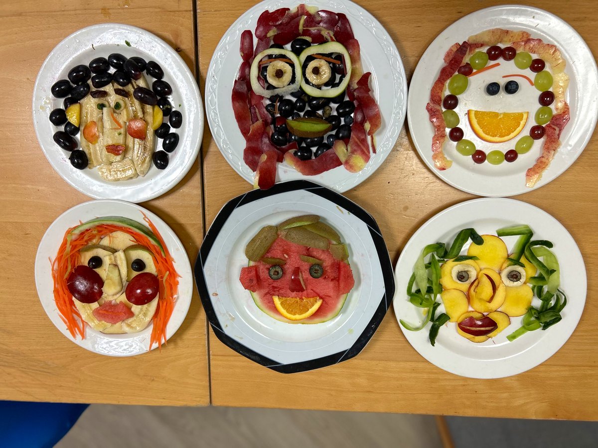 LGTSALT's tweet image. #MySLTDay consisted of a Videofluoroscopy CPD- ‘Anatomy 101 with @Frah_A &amp;amp; @LibbySLT’ followed by Fruit Face Friday with some wonderful (and delicious) creations! #Wellbeing ✅ and a great way to get our 5-a-day going! @RCSLT