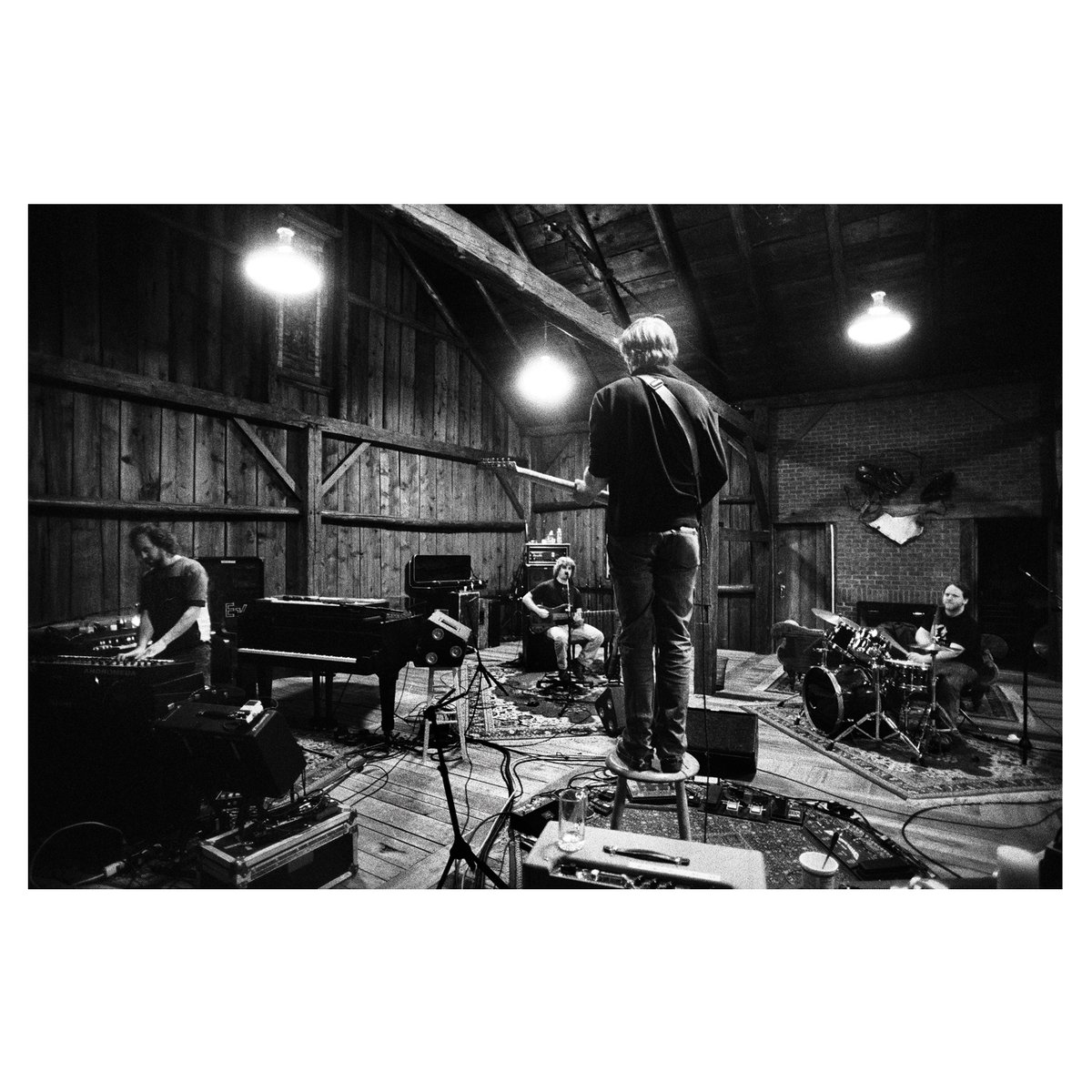 phish's tweet photo. Round Room is available for pre-order now at @phishdrygoods. Phish's tenth studio album, available on vinyl for the first time, will also hit stores Feb 2. Deluxe Gatefold package, Foil-Numbered, 2-LPs 180g "Round Room" maroon/stone wax: https://t.co/Db7OEAdXVL

📷 Danny Clinch https://t.co/VJYOzDYV8s