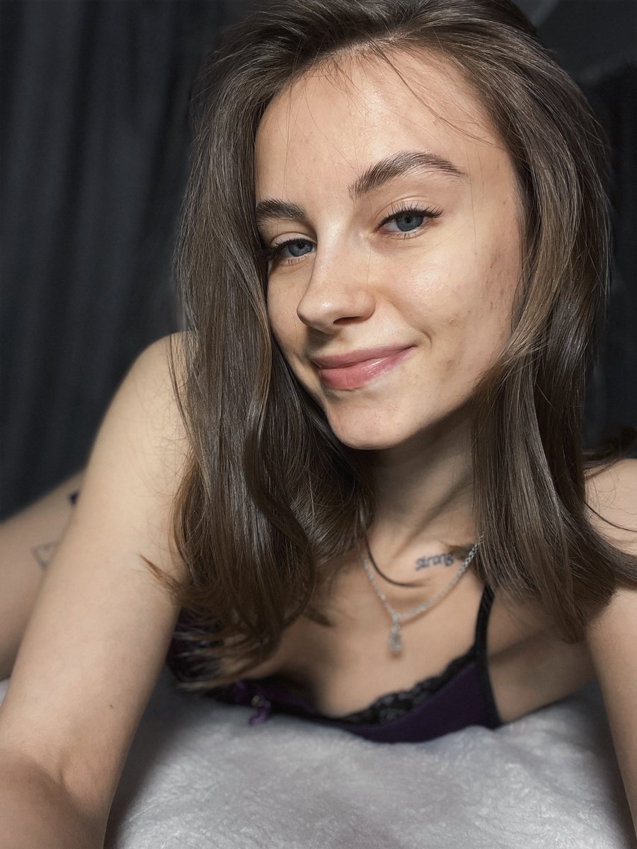 I'm here to cheer you up on your feed  🥰

#girl #figure #younggirl #lingerie #brunette