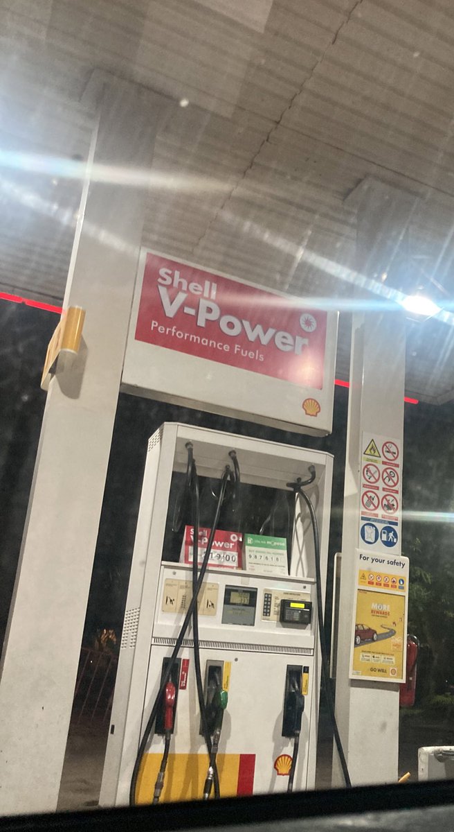 BernardNdong's tweet image. Night pitstop..
Guess which @Shell_Kenya station this is 
#TupataneShell