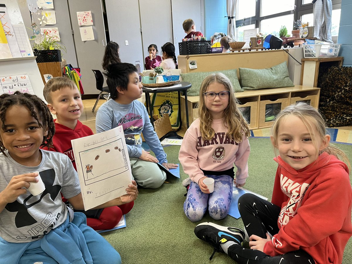 AmyOvitt's tweet photo. Today we celebrated all of our beautiful HOW TO books! Do you know how to eat a Teddy Graham?! The kids do! We enjoyed some Teddy Grahams as we enjoyed each other’s books! #HESCmagic https://t.co/dH5KJFgACf
