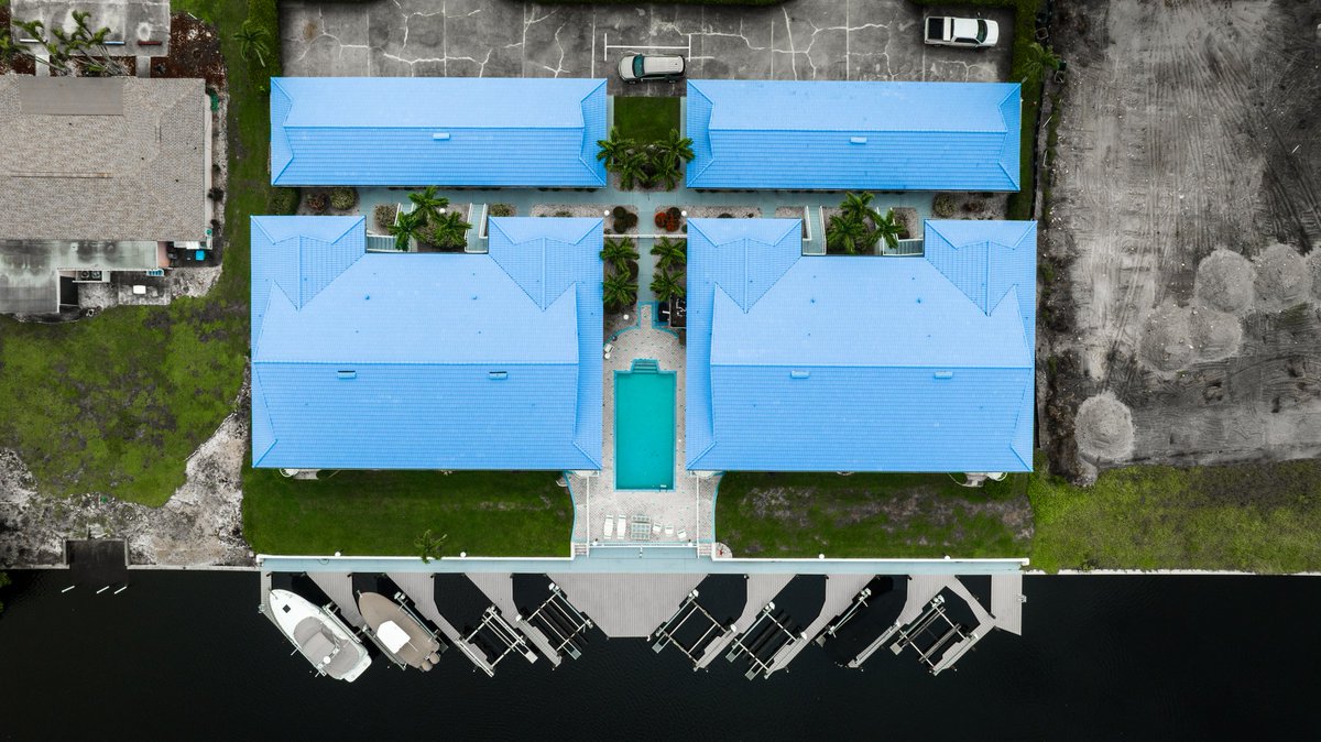bravarooftile's tweet image. Engineered for durability and UV resistance and boasting a Class 4 impact rating, Brava stands strong against the intense Florida sun and unpredictable storms. This beautiful Custom Blue install was completed by the experts @roman_roofing 
#roofing #Spanishroof #tileroof #Brava