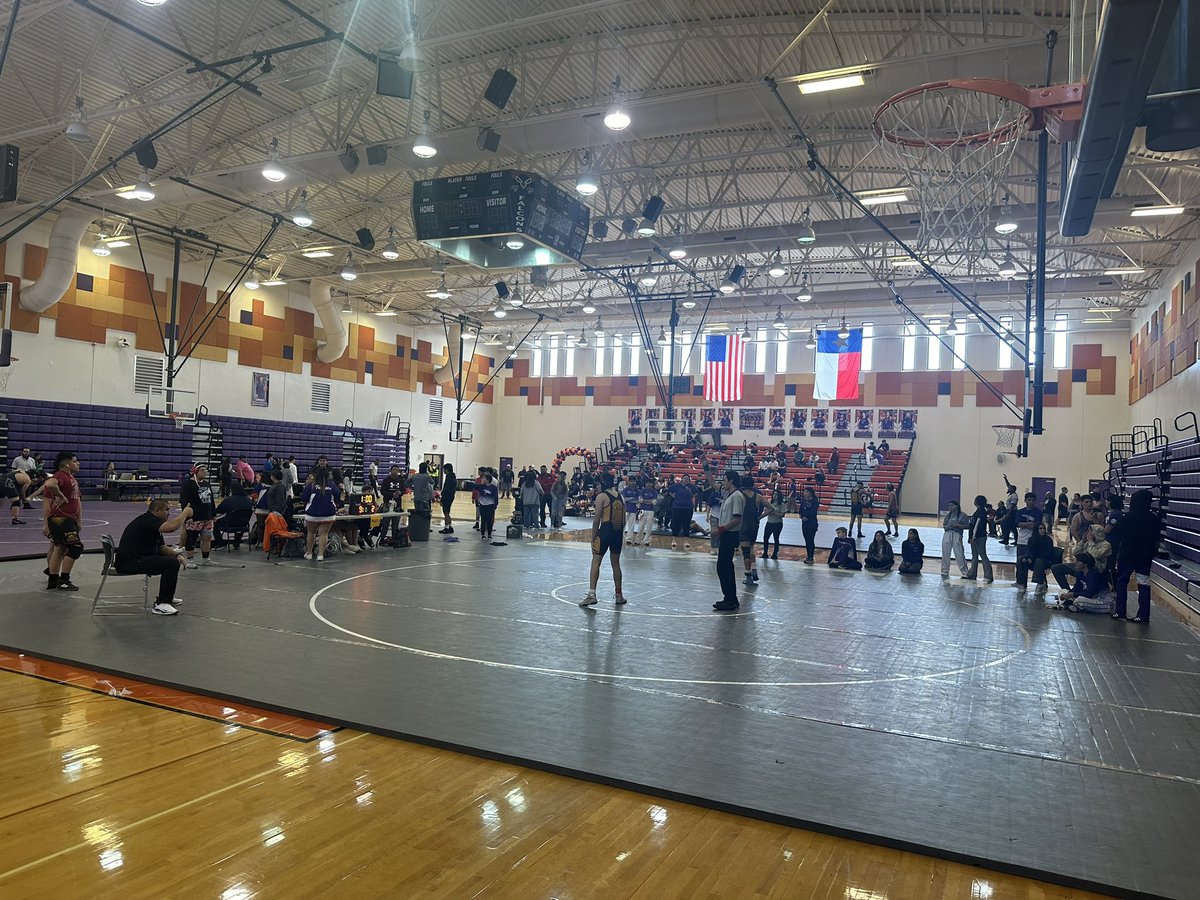 OJGarcia12's tweet photo. JV Wrestling Championships at Eastlake today. Love watching our kids #Compete with Confidence #RepTheH #ScorpionStrong @M_JuarezHHS https://t.co/BQEj70CahB