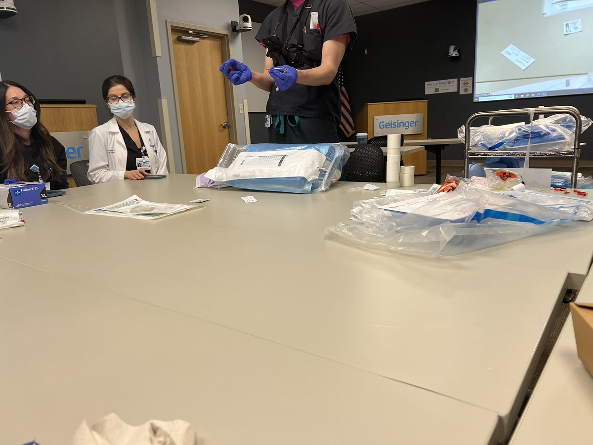 CCM attendings going the extra mile to teach. Amazing session by Dr. Matthew’s #ccm #simulation #meded