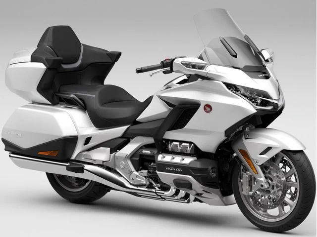 バイククラスタ向けのガンダムSEEDフリーダム情報。コズミック・イラ75年になっても、ホンダはゴールドウイングとホーク11のサービスパーツを供給している。 