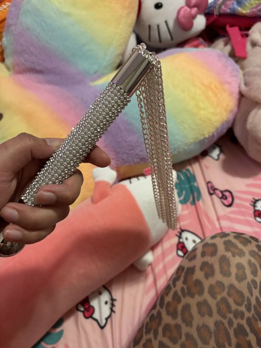 look at this whip, my ass cheeks sting so bad rn they&rsquo;re gonna be so bruised omg https://t.co/Ugm922