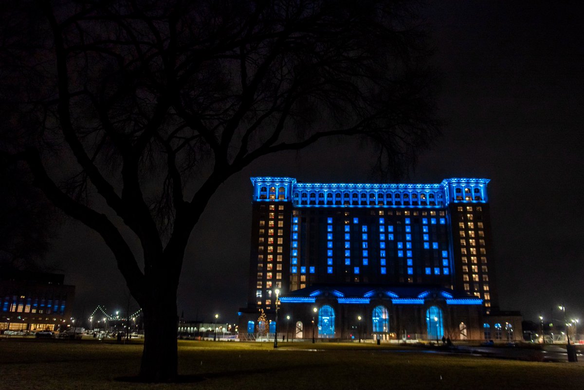 detroitnews's tweet photo. Michigan Central Station is shining in Honolulu Blue tonight. #OnePride https://t.co/KKPqMPmWJB

📸: Katy Kildee, TDN https://t.co/f9gtqOyx5F