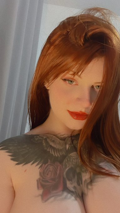 uma ta&ccedil;a de vinho e eu j&aacute; vou te olhar assim https://t.co/ftvnahaViN