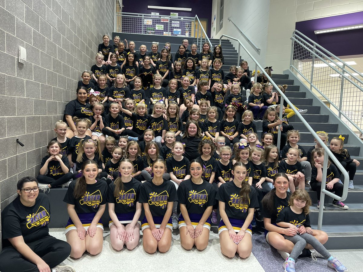 Bryan_Cheer's tweet photo. 92 Littles that were loud and proud for their Bears tonight! 💜💛🤍🐻 https://t.co/mSpBk215OG