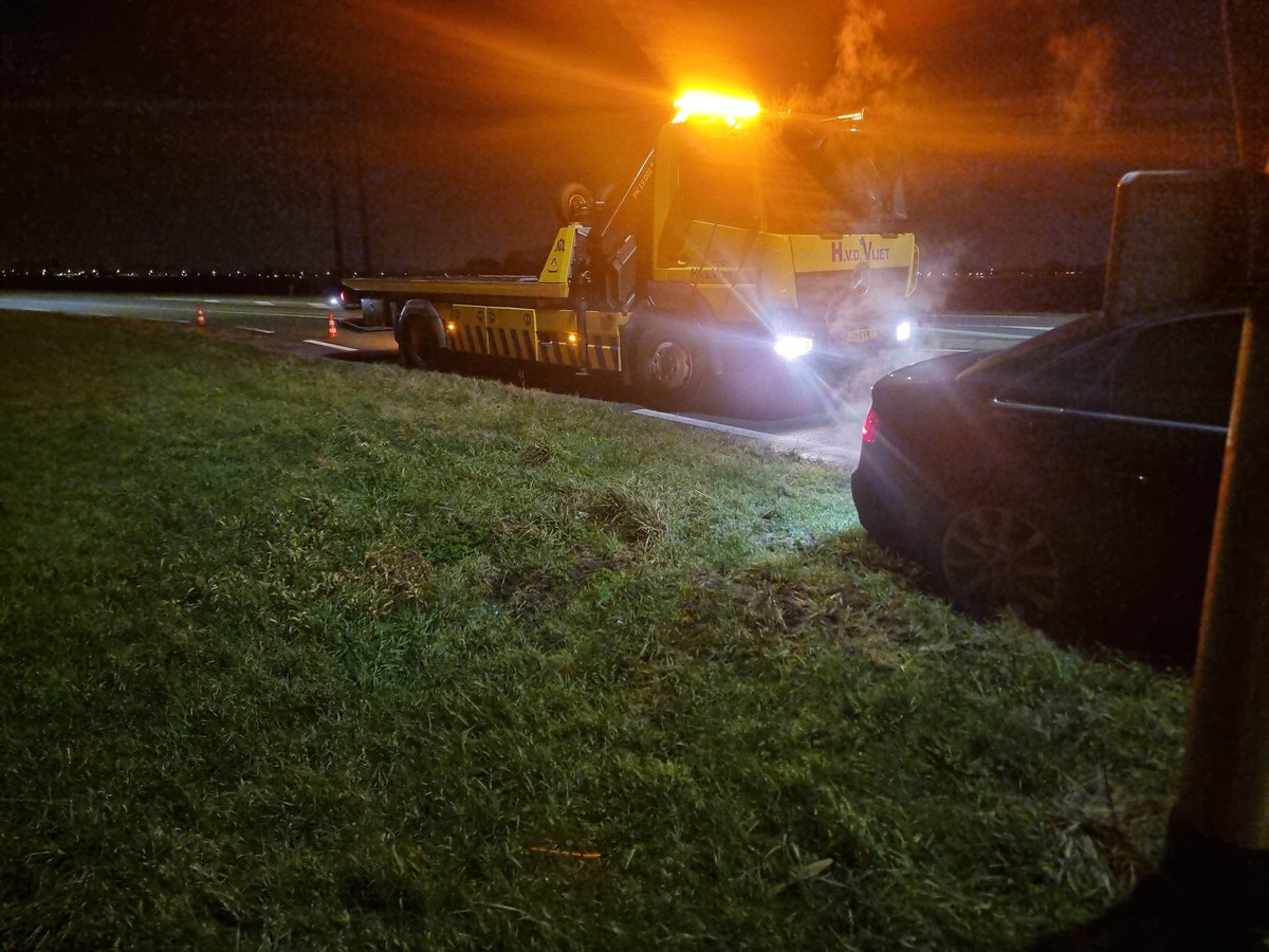 takel_dennis's tweet photo. Dat je om een wis ter beveiliging vraagt op de N205 en dat die dan niet naar je toe kan komen omdat z'n elektrische voertuig leeg is en hij eerst ff moet laden...... welkom in 2024. https://t.co/ZNxdHFqfS6