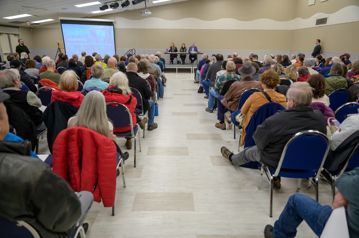 NDPJulia's tweet photo. Albertans are showing up on mass to share their concerns on leaving the CPP.

The Alberta NDP Caucus is listening at our in person town halls.

Please join other consultations through out the province.

https://t.co/fgNXIRWROB https://t.co/Xhb8pOA2gY