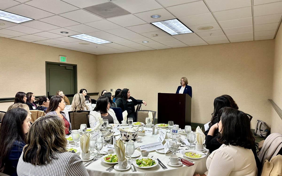 Congratulations to the @HOPELatinas Leadership Institute class of 2024! Welcome to the girls club! I am excited to see the change you will bring to your communities. #LatinaLeadership #WomenEmpowerment #HOPELatinas