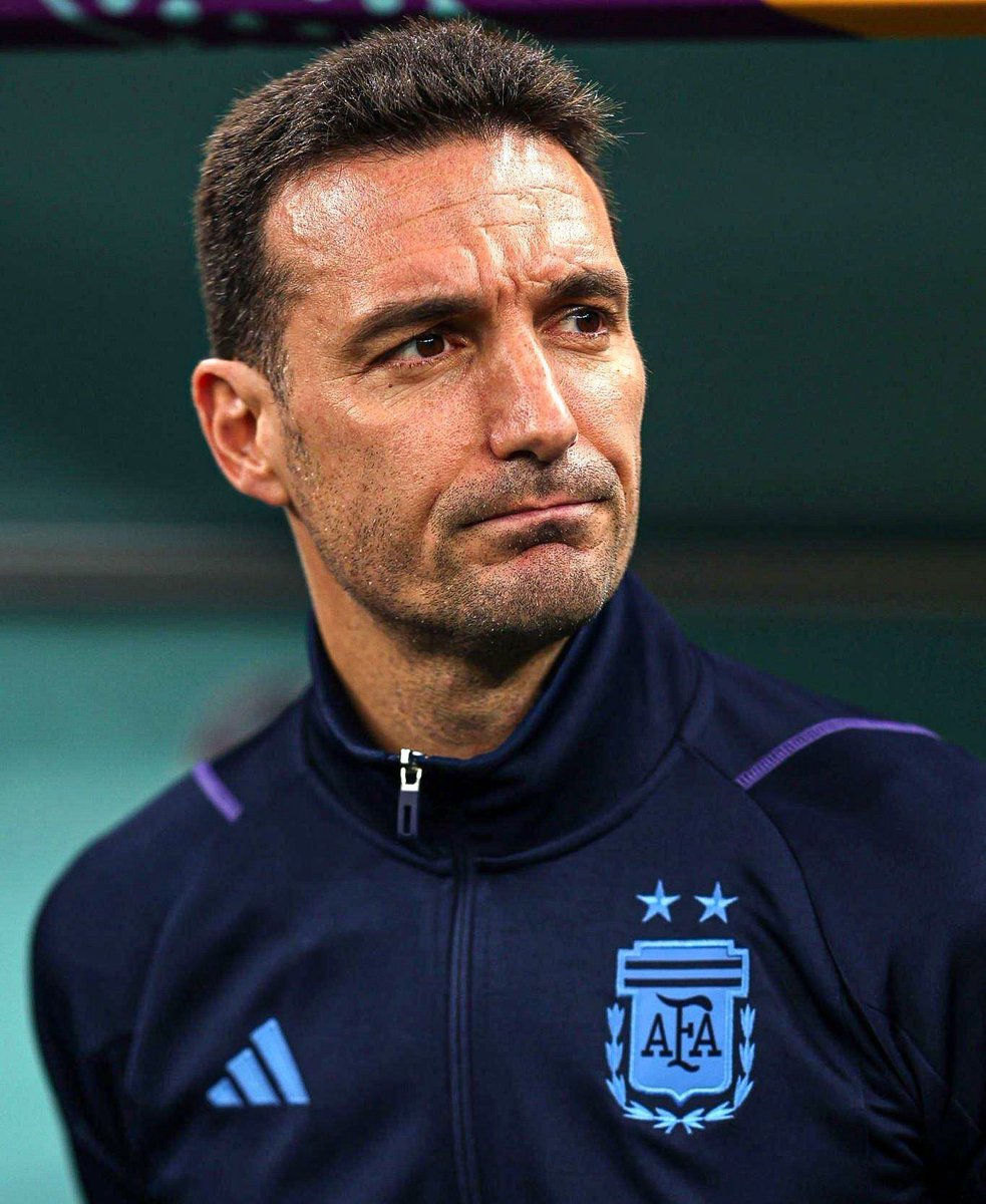 Amazing words by Lionel Scaloni about today's football 🧠❤️ 'There's an excess of analysis, too much. Nowadays, everyone knows how the opponent plays; there's so much information that, in the end, the most important thing, which is the player, is almost remote-controlled. In