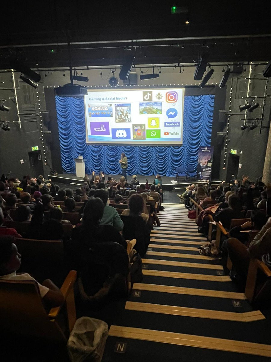 #Online #Safety conference took place at  @TheRedgraveTheatre. 300 students year 5 & 6 from schools accross @Bristol attended.   
Conf.  aimed to equip students with tools and knowledge to stay safe online, recognise grooming & how to ask for help. @uniquevoice @YgamUK @ASPolice