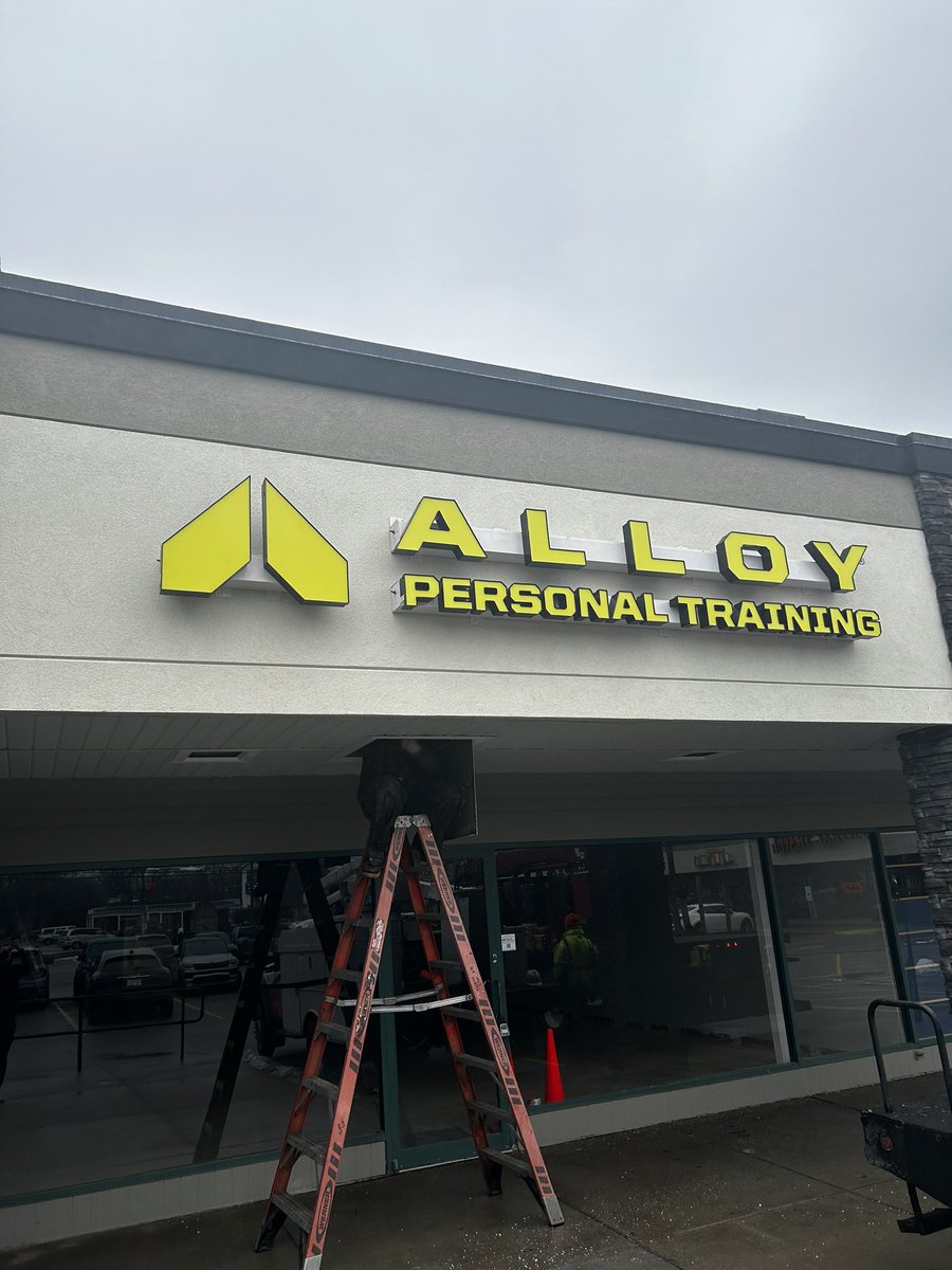 AlloyOhio's tweet photo. Coming to northwest Ohio soon! 

Alloy personal training! 

Group personal training! https://t.co/EY4Z4jozvA