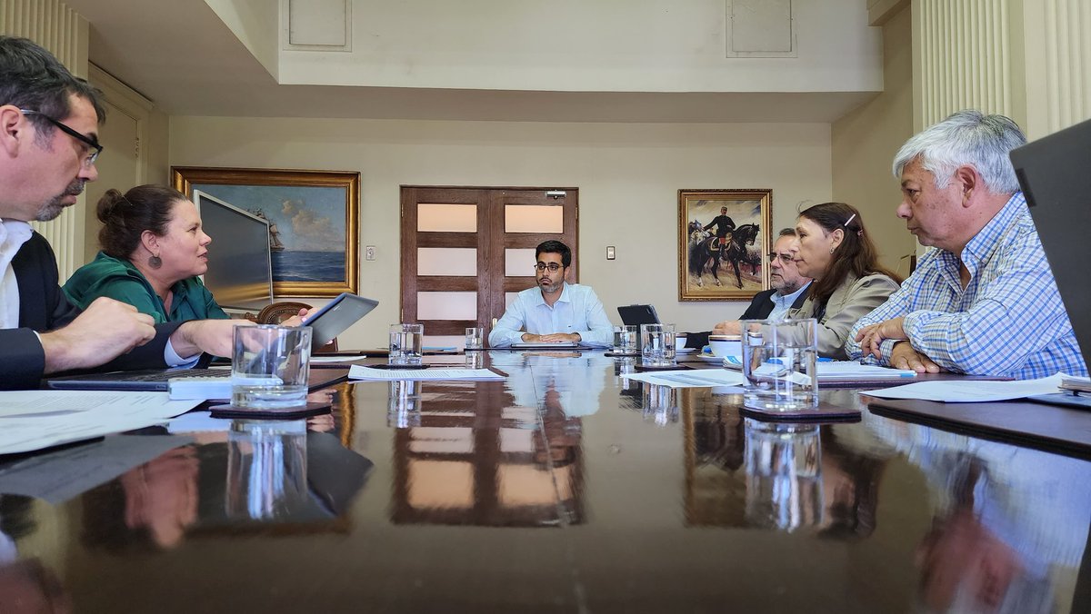 Hoy nos reunimos con la ministra <a href="/Mayafernandeza/">Maya Fernandez Allende</a> para exponer sobre la brutal y nefasta Circular O-071/36 Dotaciones Minimas de Seguridad que impuso <a href="/DGTM_Chile/">DIRECTEMAR - Armada de Chile</a>. Esperamos que el @gobiernodechile pueda interceder en una cicular que afecta la seguridad, la salud el trabajo 🚢🇨🇱