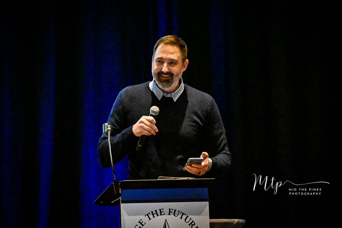 saenzclassrocks's tweet photo. “How is writing like cooking?” Travis Leech brings humor and levity to the challenging art of encouraging students to love writing and grammar concepts. @TCTELA #TCTELA2024 #grammar https://t.co/4ZuYmzXQav