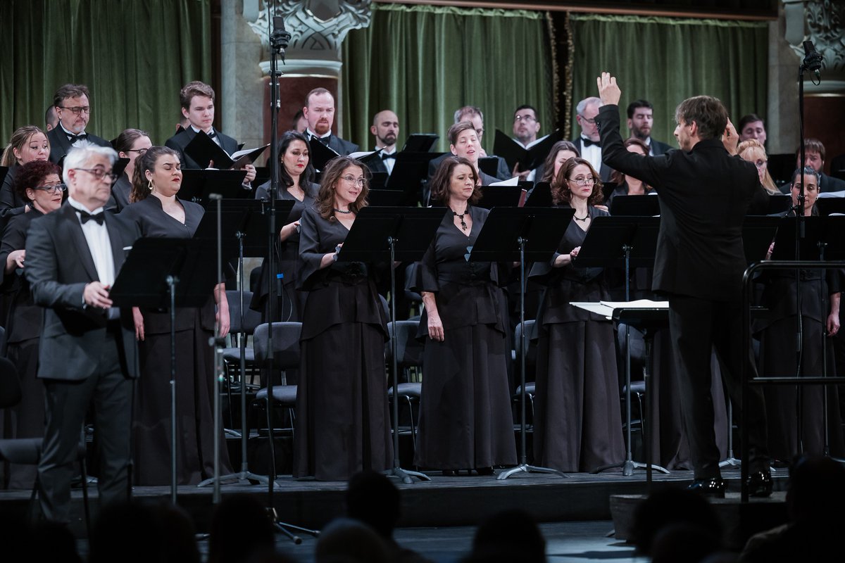 benjamin_gdsn's tweet image. Last night&apos;s Rachmaninov Vespers with the mighty Hungarian National Choir. An unforgettable evening in Budapest at the Pesti Vigadó!

📷: MNF/Nagy Attila
