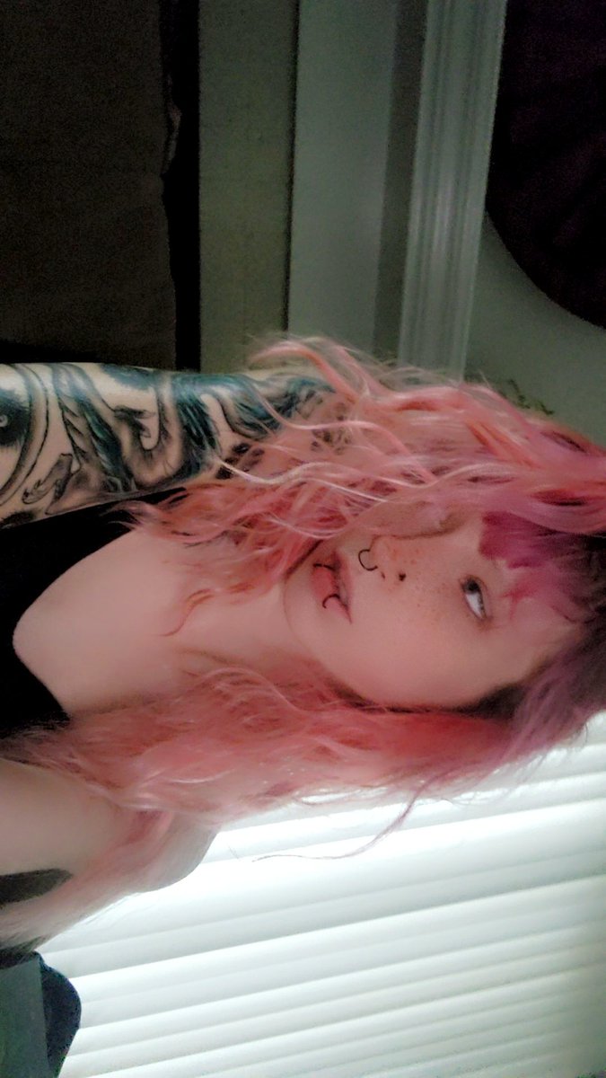 TheLilithLure's tweet photo. What do we think about pink and green? I miss my green hair :(
I wanna give Venus flytrap vibes🥰😘 https://t.co/Pn9OyOtblW