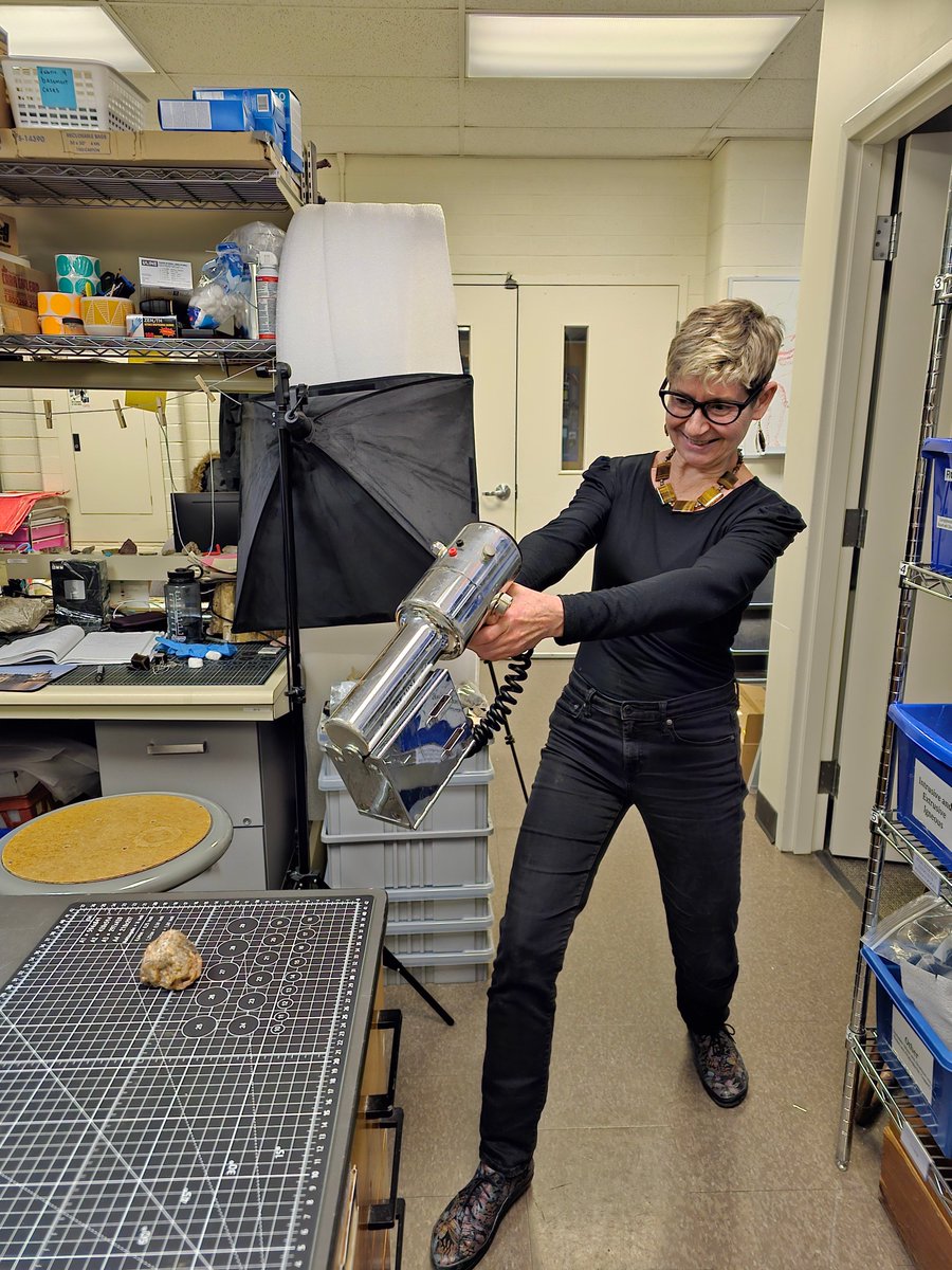 It's National Fun at Work Day! Here is some of our staff having a blast. Come join the fun by visiting the Earth Sciences Museum! Use the link below to learn about some of our upcoming events:

uwaterloo.ca/earth-sciences…

#UWaterloo #NationalFunAtWorkDay <a href="/MuseumofNature/">Museum of Nature</a>