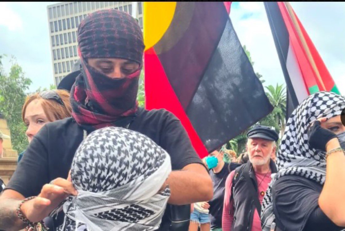 kelliekelly23's tweet photo. Good morning 🇦🇺🇦🇺 

So what did we learn from yesterday #AustraliaDay26Jan ? We learned that aboriginal activists have the potential to be turned into domestic terrorists by Palestinian extremists https://t.co/3VgIwYBc47