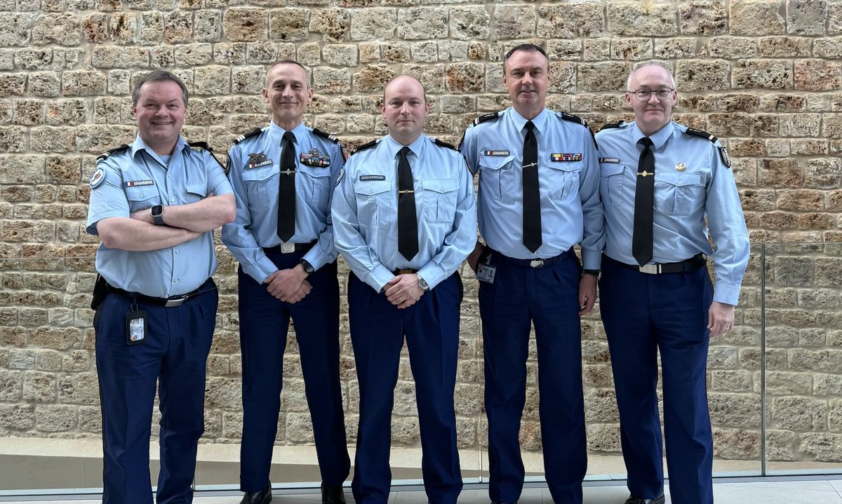 LeLouetteoff's tweet photo. Rencontre entre secrétaires du Groupe de Liaison du @cfm_gendarmerie

Cette semaine j'ai eu le plaisir de déjeuner avec les anciens secrétaires du GL.
@RaoulBurdet
@manu_frt
Michel Rivière
Nous étions accompagnés de la nouvelle génération désormais coordonnateur.

Merci ❤️ https://t.co/ELdVjXQpVM