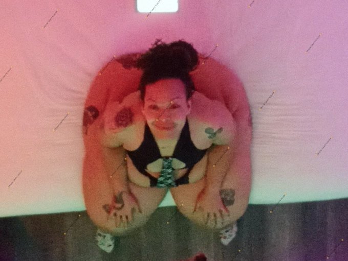 Lol I love ceiling mirrors smh I'd be a hot mess if I had one #need https://t.co/2yT4k3hh5W<a href="/tag/need"class="tags"><span>#need</span></a>