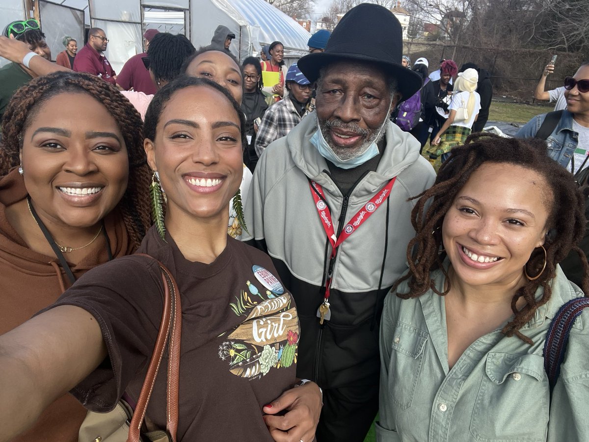 ChuckRocha's tweet photo. Today https://t.co/XROEMmUcnm spent her day with black farmers in Ward 7 talking about food insecurity in our community. We have a finance report in 5 days! Please donate and share! #DCDems #ward7dem https://t.co/pjEZhQgjUP