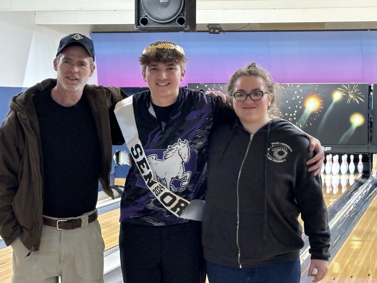 SFDPrincipal's tweet image. It is a great day to be a Stallion.  Congratulations to Seniors Nick, Jack, Cailin, and Mercedes we appreciate your dedication and leadership on behalf of our SFD Bowling Program. God’s blessings to you in the future
#StallionPride #ClassOf’24