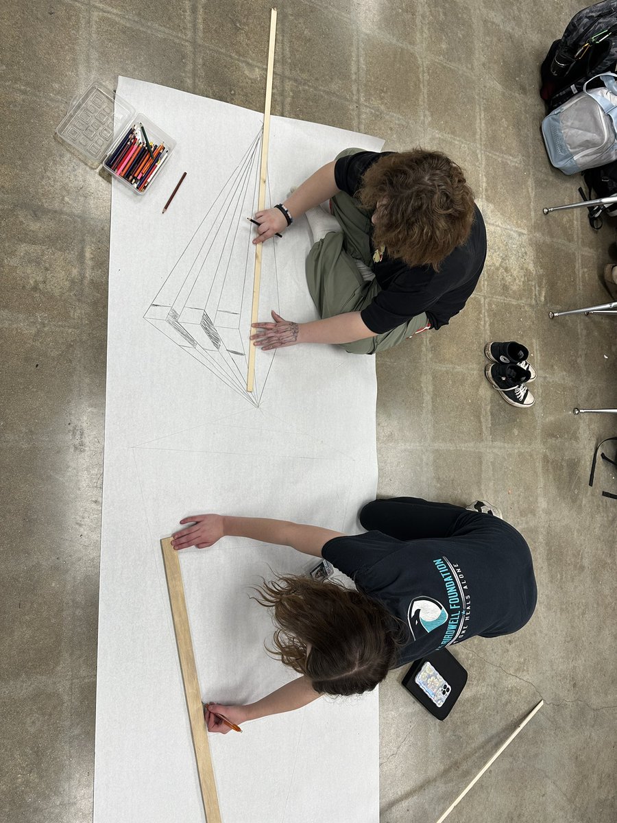 art_mvms's tweet photo. 7th period rocking the 2 point collaboration. https://t.co/pm0ZM4YUhB