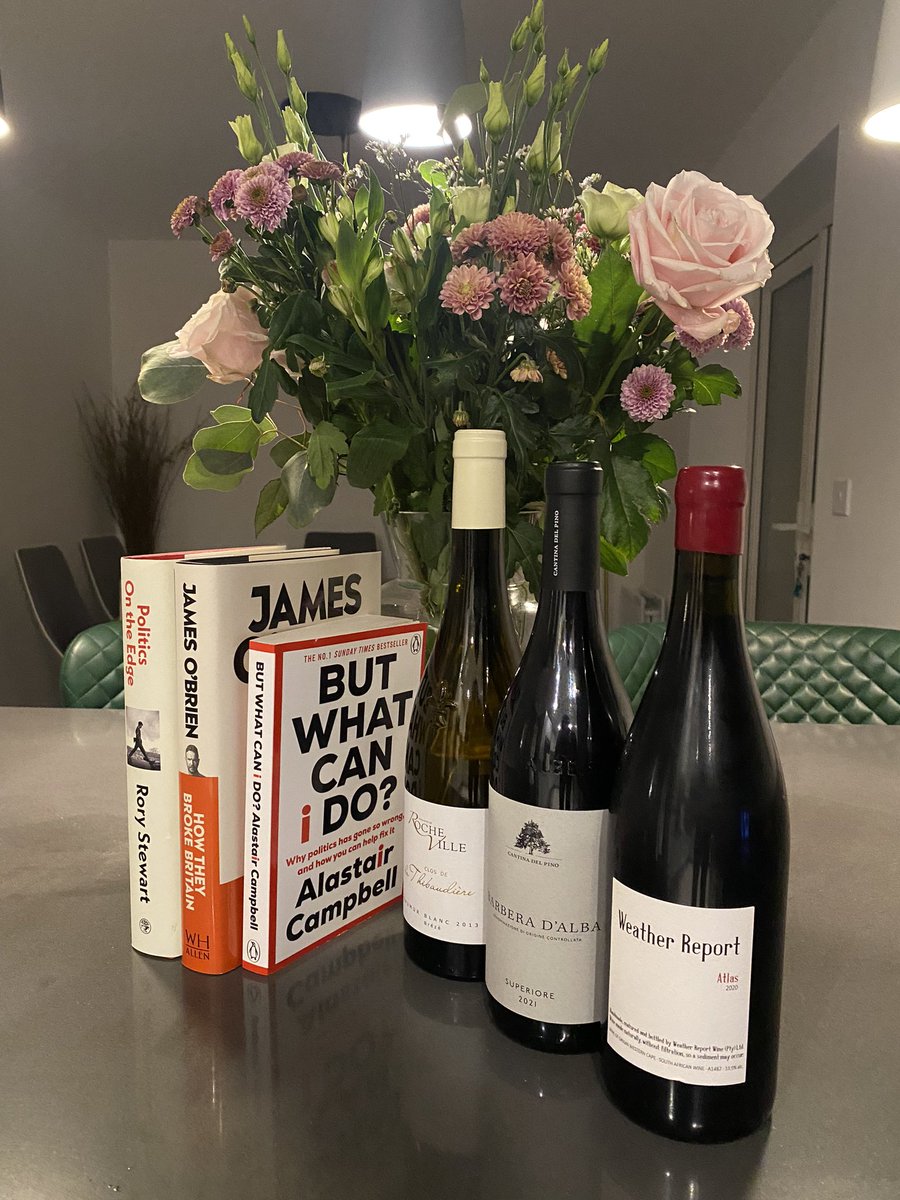 A few recent presents to myself! A little light reading from @campbellclaret @mrjamesob & @RoryStewartUK and some exciting new (to me) wines from the excellent Chanctonbury Wines @Robtheboozer #happynotdryjanuary #newyearsresolutions #therestispolitics 
#therestiswine