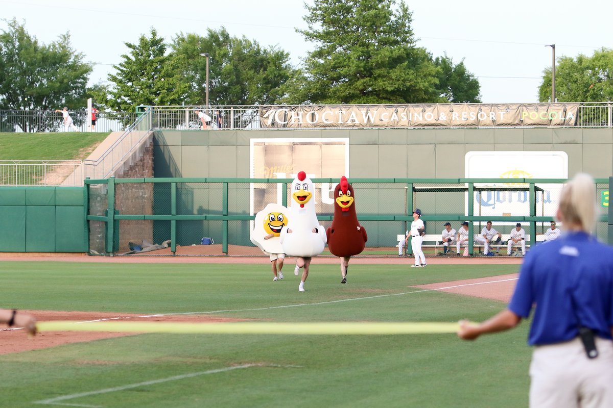 nwanaturals's tweet image. Every day is #nationalhavefunatworkday when you are at the ballpark😃