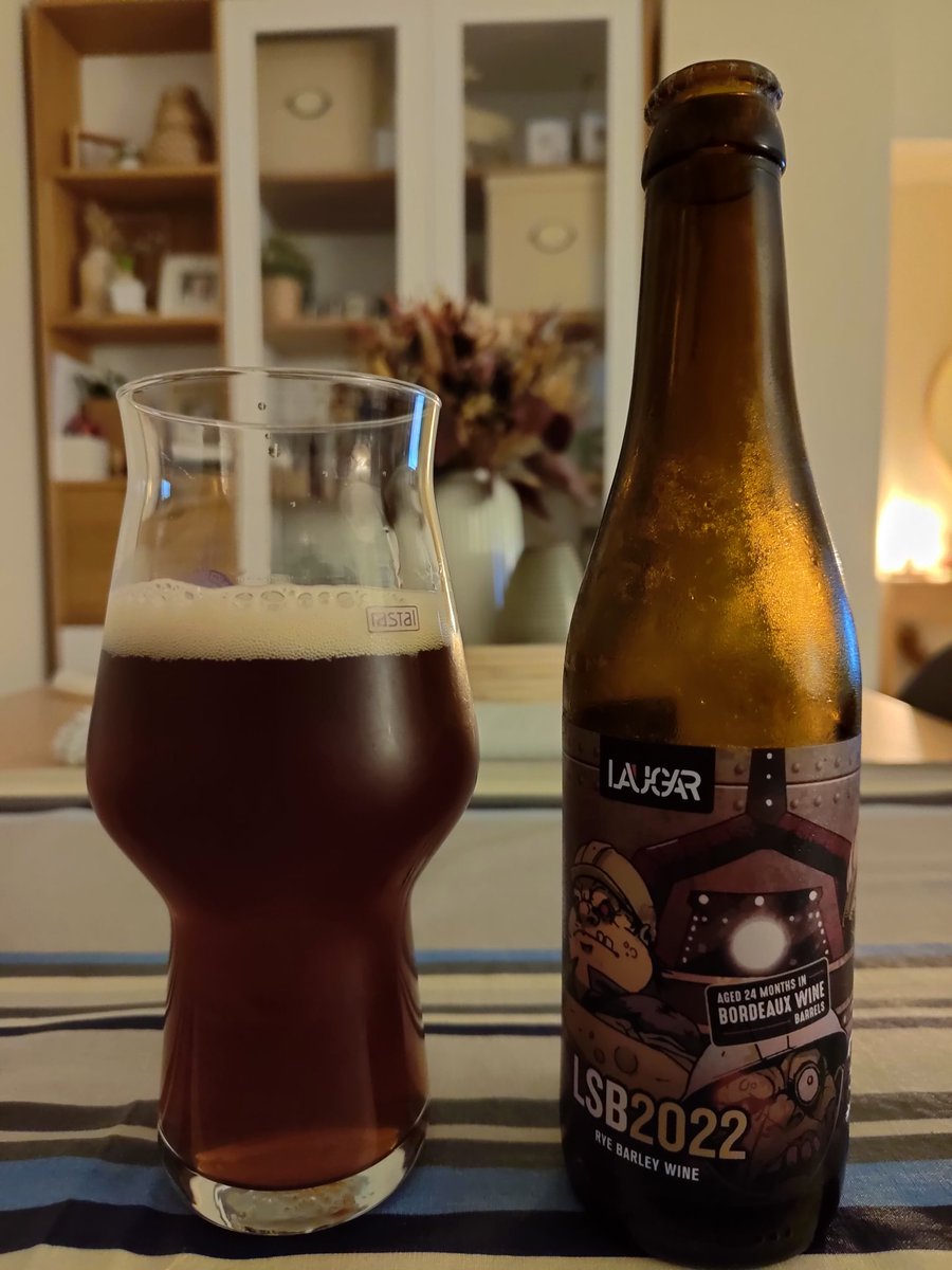 Espectacular <a href="/laugarbrewery/">Laugar</a> Tengo que posturear más birras a menudo