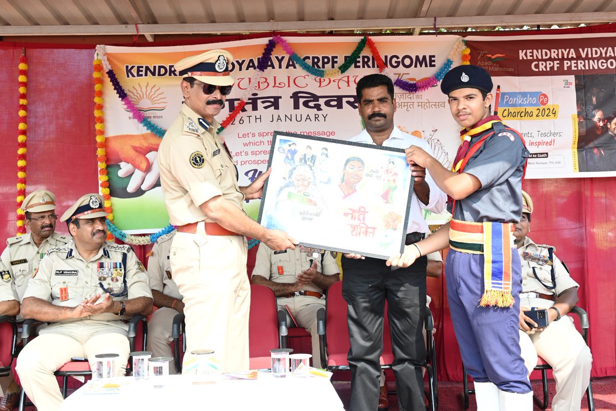 kvcrpfperingom's tweet photo. 🌺🇮🇳🌺 #गणतंत्रता_दिवस की झलकियां।।
#RepublicDay2024
#RepublicDay 
#RepublicDayIndia 
@KVS_HQ @KVSROErnakulam https://t.co/xhCQaWq4MS