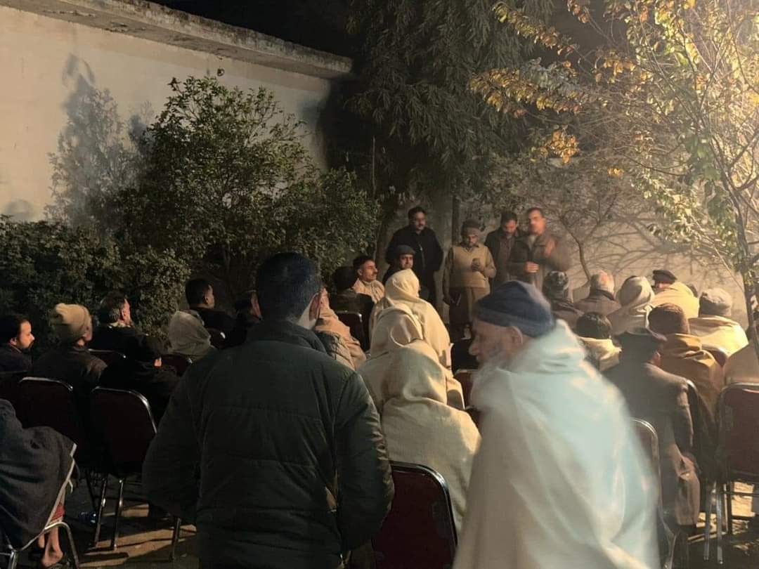 PTIGRWOfficial's tweet photo. رانا خورشید احمد خاں ، حاجی انور صاحب نے ساتھیوں سمیت چوہدری احسان اللہ ورک ، چوہدری رضوان ظفر چیمہ کی بھرپور حمایت کا اعلان کر دیا ہے۔
موڑ ایمن آباد
#NA79 #PP66
#فروری8_عوامی_ریفرنڈم https://t.co/RB4SsgUq1B